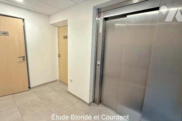 Vente de 6 appartements d'exception avec ascenseur sur HAZEBROUCK - hyper centre, réhabilités d...