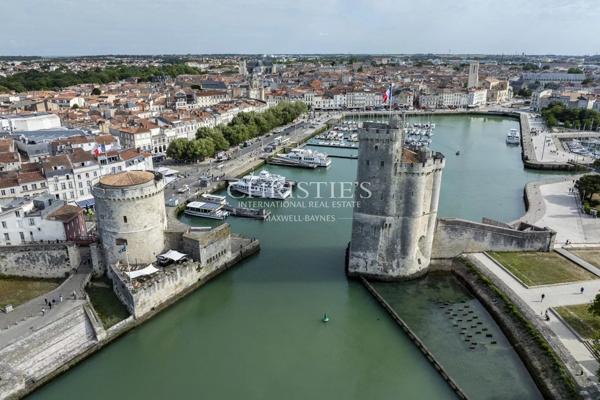 Lumineux appartement avec ascenseur et vue sur le port. La Rochelle