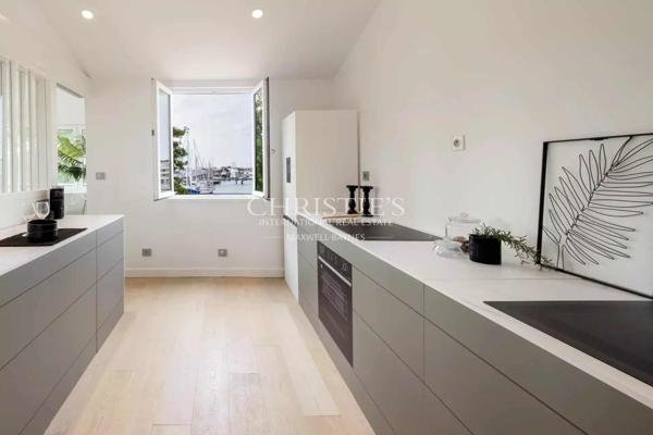 Lumineux appartement avec ascenseur et vue sur le port. La Rochelle