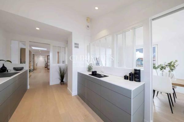 Lumineux appartement avec ascenseur et vue sur le port. La Rochelle