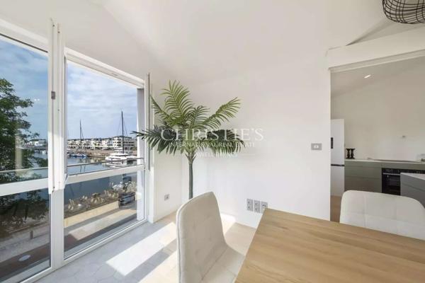 Lumineux appartement avec ascenseur et vue sur le port. La Rochelle