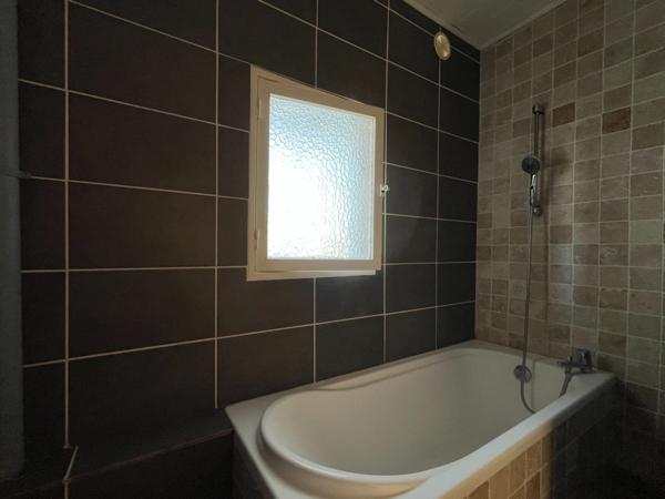 A vendre 3 pièces CHALON SUR SAONE (71) appartement lumineux, dernier étage avec balcon