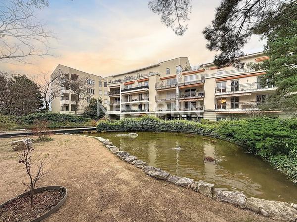 Appartement en rez de jardin 4 pièces 3 chambres avec cave et garage - 69500 BRON