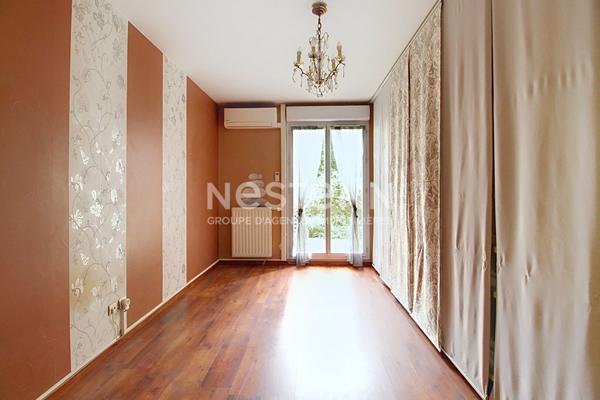 Appartement en rez de jardin 4 pièces 3 chambres avec cave et garage - 69500 BRON