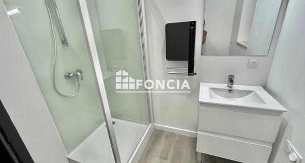 Location Appartement 3 pièces 79.98 m² - Guilherand-granges 07500