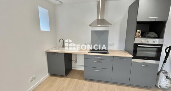 Location Appartement 3 pièces 79.98 m² - Guilherand-granges 07500