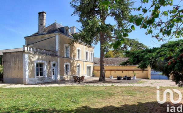 Maison 9 pièces de 226 m² à Neuville-de-Poitou (86170)