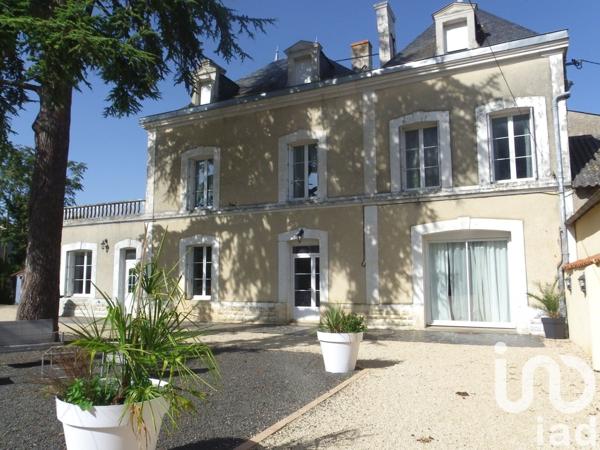 Maison 9 pièces de 226 m² à Neuville-de-Poitou (86170)