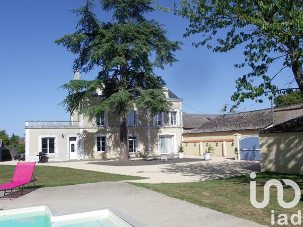 Maison 9 pièces de 226 m² à Neuville-de-Poitou (86170)