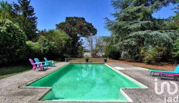 Maison 9 pièces de 226 m² à Neuville-de-Poitou (86170)