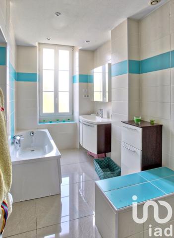 Maison 9 pièces de 226 m² à Neuville-de-Poitou (86170)