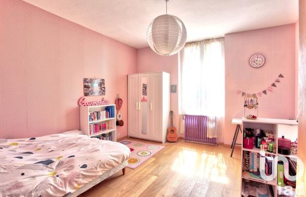 Maison 9 pièces de 226 m² à Neuville-de-Poitou (86170)