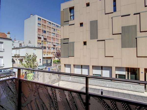 Mairie des Lilas - appartement 2 pièces avec balcon dans une résidence de standing (2011)