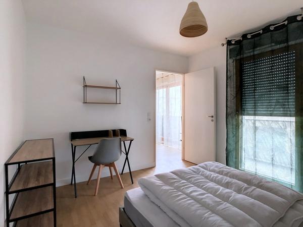 Mairie des Lilas - appartement 2 pièces avec balcon dans une résidence de standing (2011)