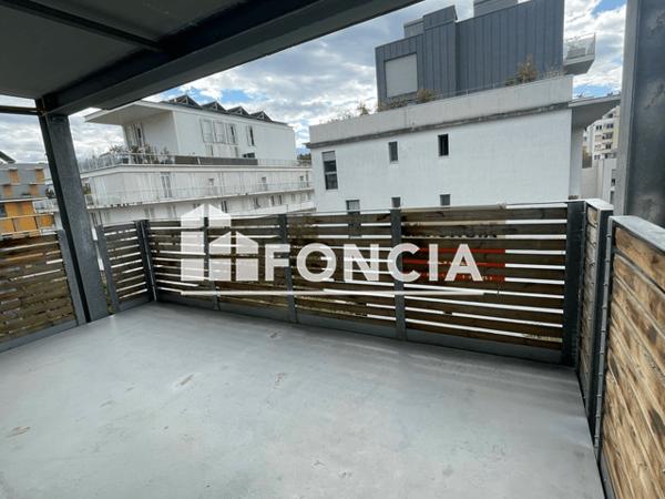 Location Appartement 2 pièces 43 m² - LES PATIOS D'OR . MONTEE D Grenoble 38000