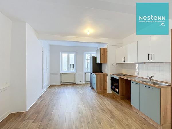 Appartement T2 - centre-ville - rénové - cuisine équipée (réfrigérateur-congélateur, lave vaisselle, four, plaque de cuisson)