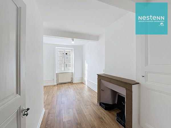 Appartement T2 - centre-ville - rénové - cuisine équipée (réfrigérateur-congélateur, lave vaisselle, four, plaque de cuisson)