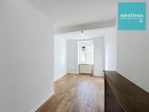 Appartement T2 - centre-ville - rénové - cuisine équipée (réfrigérateur-congélateur, lave vaisselle, four, plaque de cuisson)