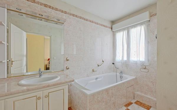 Appartement à vendre    4 pièces • 130 m2 Claye-Souilly