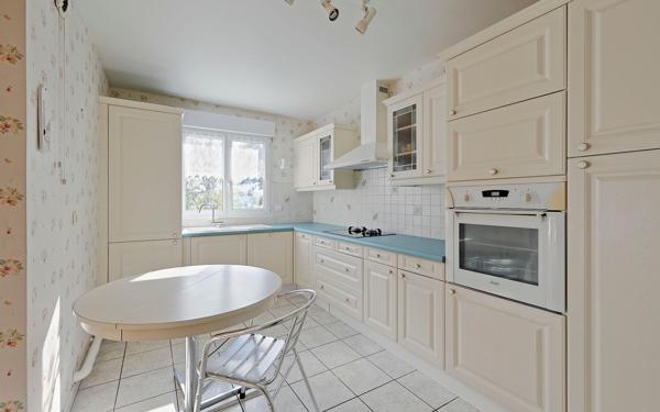 Appartement à vendre    4 pièces • 130 m2 Claye-Souilly