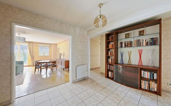 Appartement à vendre    4 pièces • 130 m2 Claye-Souilly