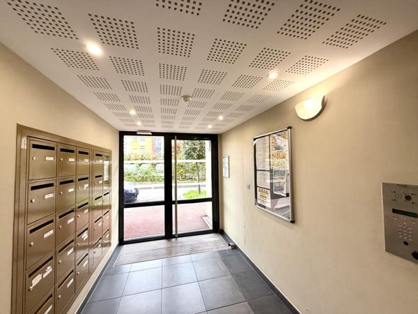 Le Blanc-Mesnil (93150) 2 Pièces avec balcon, parking immeuble 2017 devant futur métro