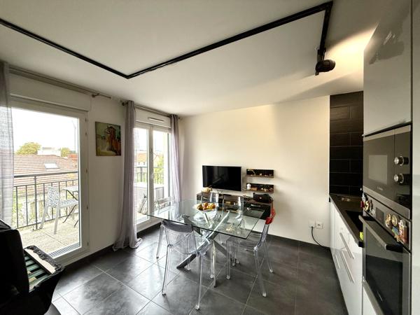 Le Blanc-Mesnil (93150) 2 Pièces avec balcon, parking immeuble 2017 devant futur métro