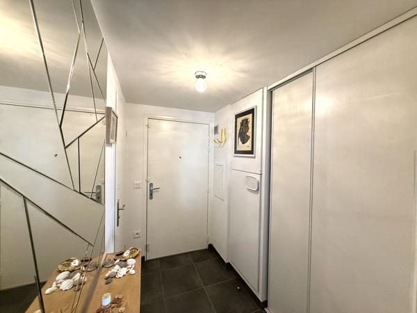 Le Blanc-Mesnil (93150) 2 Pièces avec balcon, parking immeuble 2017 devant futur métro