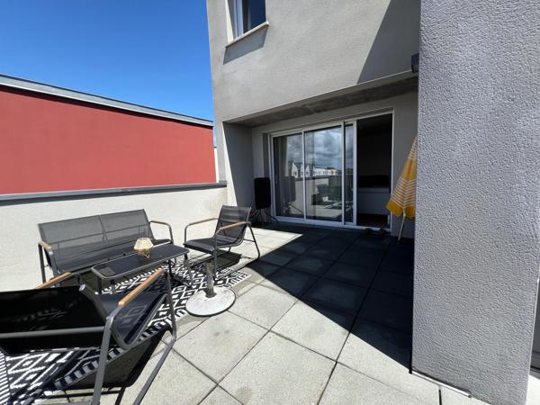 Très beau DUPLEX avec belle terrasse de 20 m2 exposée Ouest sans vis à vis.