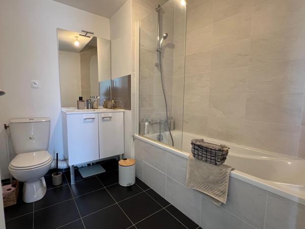 Très beau DUPLEX avec belle terrasse de 20 m2 exposée Ouest sans vis à vis.