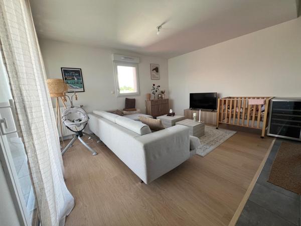 Très beau DUPLEX avec belle terrasse de 20 m2 exposée Ouest sans vis à vis.