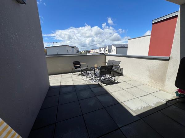Très beau DUPLEX avec belle terrasse de 20 m2 exposée Ouest sans vis à vis.