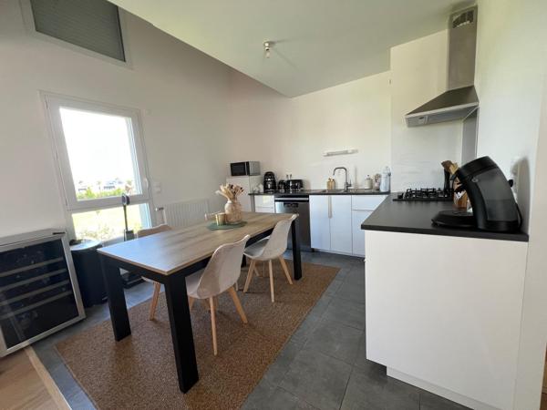 Très beau DUPLEX avec belle terrasse de 20 m2 exposée Ouest sans vis à vis.