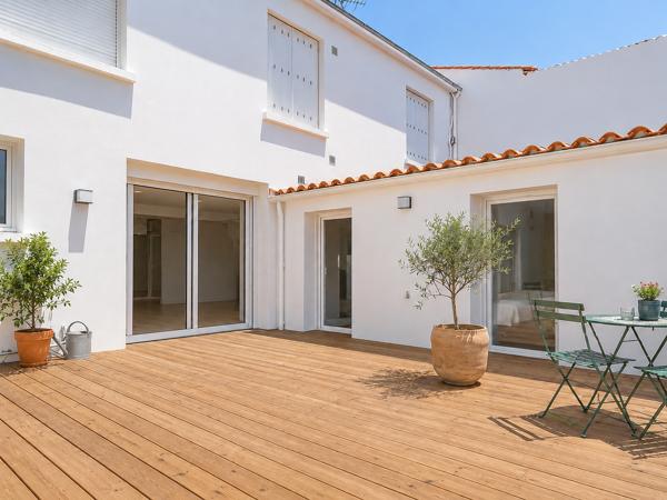 SAUMON – les Présidents – Appartement T4 avec grande cour et parking