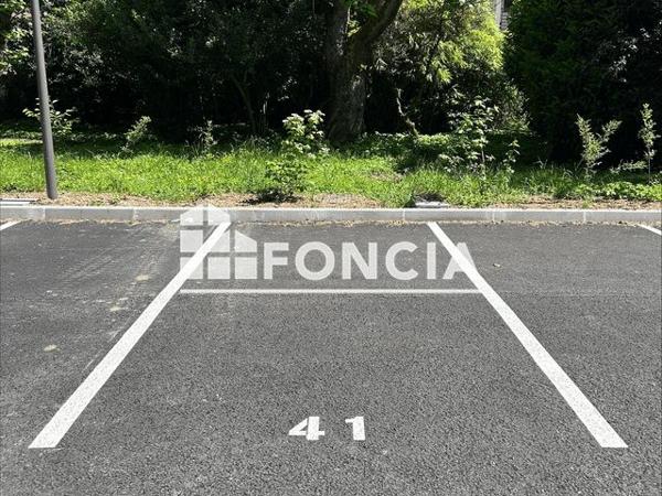 Location Parking - 45 RUE GABRIEL PERI L'arbresle 69210