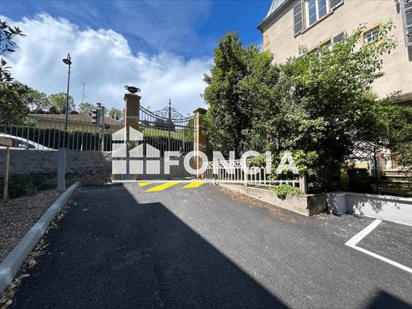 Location Parking - 45 RUE GABRIEL PERI L'arbresle 69210