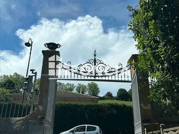 Location Parking - 45 RUE GABRIEL PERI L'arbresle 69210