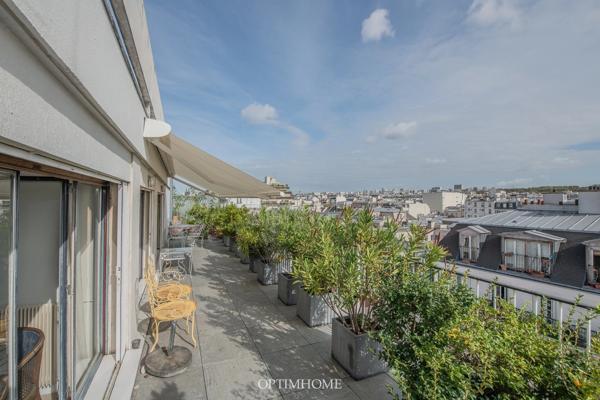 EXCLUSIVITÉ – APPARTEMENT  DERNIER ÉTAGE | TERRASSE DE 38 m² | VUE SUR LES TOITS DE PARIS