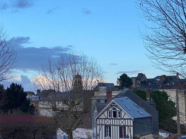 Honfleur Centre , Appartement rénové avec balcon et vue dégagée - EXCLUSIVITE