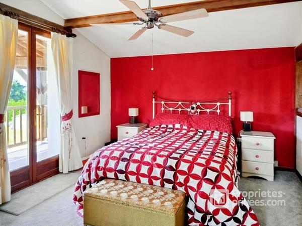 Maison familiale avec jardin paysager et dépendance à Saint Vincent de Connezac