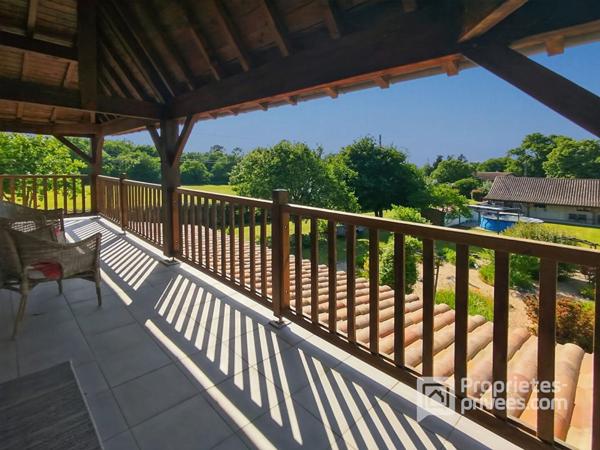 Maison familiale avec jardin paysager et dépendance à Saint Vincent de Connezac