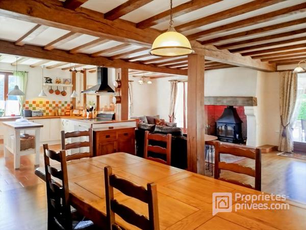 Maison familiale avec jardin paysager et dépendance à Saint Vincent de Connezac