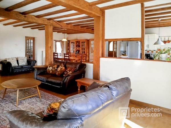 Maison familiale avec jardin paysager et dépendance à Saint Vincent de Connezac