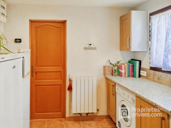 Maison familiale avec jardin paysager et dépendance à Saint Vincent de Connezac