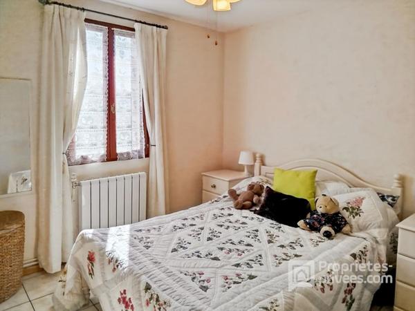 Maison familiale avec jardin paysager et dépendance à Saint Vincent de Connezac