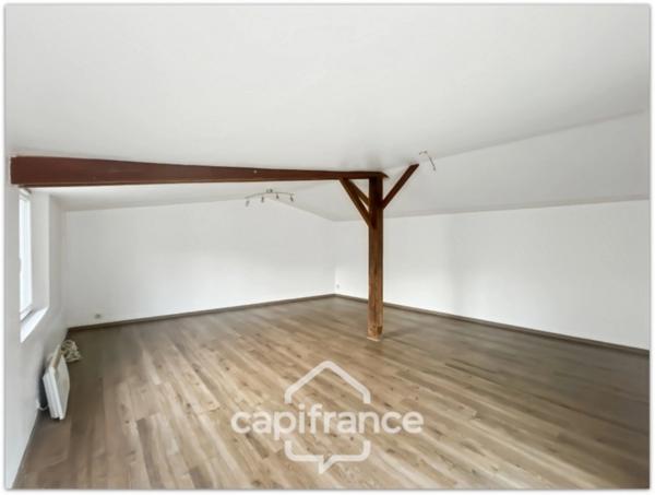 Maison 5 pièces, 3 chambres, terrain de 540 m² et dépendance.