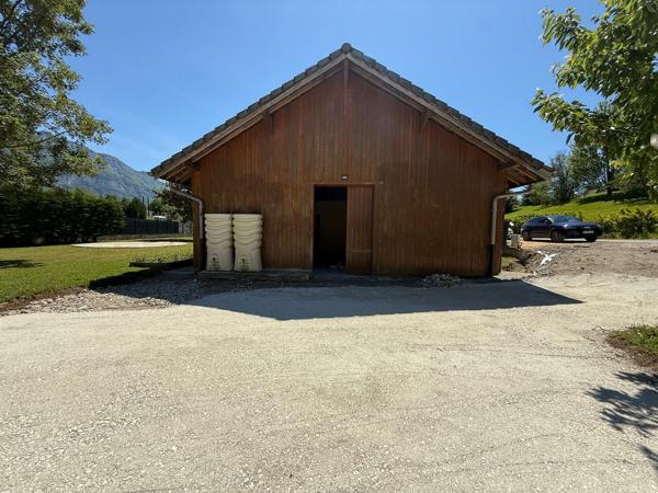 Maison mitoyenne avec atelier