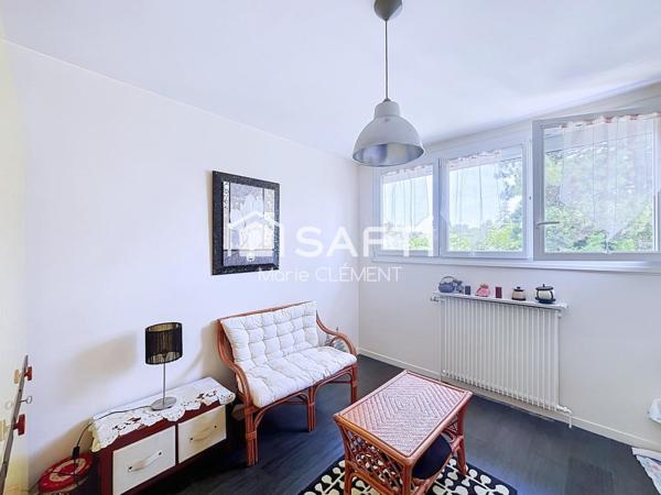 Maison de 105 m2 au sol avec jardin 376 m2 dans le quartier du VILLAGE ANGLAIS
