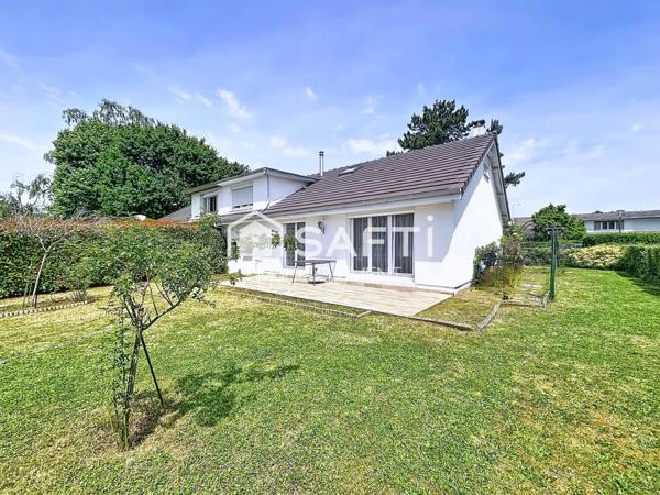 Maison de 105 m2 au sol avec jardin 376 m2 dans le quartier du VILLAGE ANGLAIS