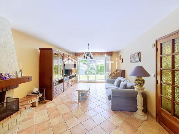 Maison de 105 m2 au sol avec jardin 376 m2 dans le quartier du VILLAGE ANGLAIS
